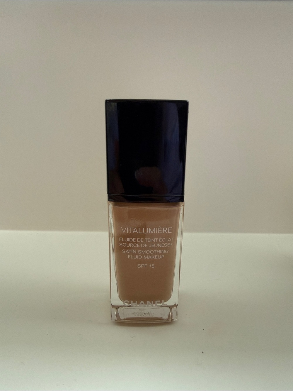 Chanel Vitalumière Satin Smoothing Fluid Makeup - 40 Beige (out of box)